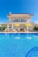 Villa Ozcelik Large Private Pool A C Wifi Car Not Required Eco-friendl