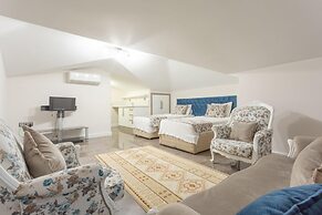 Villa Ozcelik Large Private Pool A C Wifi Car Not Required Eco-friendl