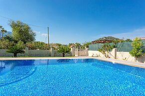 Villa Ozcelik Large Private Pool A C Wifi Car Not Required Eco-friendl