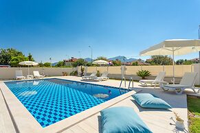 Villa Mina Large Private Pool A C Wifi Car Not Required Eco-friendly -