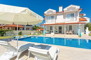 Villa Mina Large Private Pool A C Wifi Car Not Required Eco-friendly -