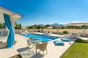 Villa Mina Large Private Pool A C Wifi Car Not Required Eco-friendly -