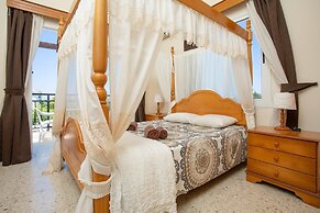 Sun Beach Villa Thio Large Private Pool Walk to Beach A C Wifi Car Not