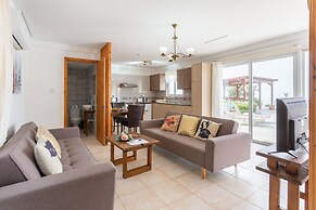 Villa Paradiso Sunset Private Pool Walk to Beach Sea Views A C Wifi - 