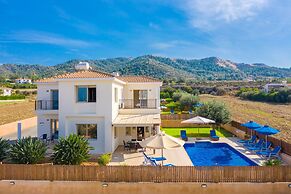 Villa Seashore One Large Private Pool Walk to Beach Sea Views A C Wifi