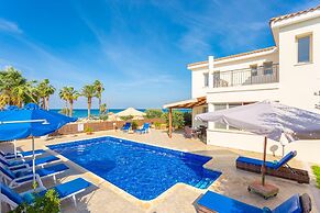 Villa Seashore One Large Private Pool Walk to Beach Sea Views A C Wifi
