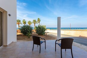 Villa Seashore One Large Private Pool Walk to Beach Sea Views A C Wifi