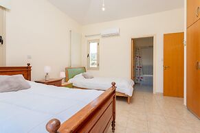 Villa Seashore One Large Private Pool Walk to Beach Sea Views A C Wifi