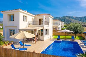 Villa Seashore One Large Private Pool Walk to Beach Sea Views A C Wifi