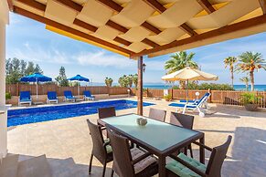 Villa Seashore One Large Private Pool Walk to Beach Sea Views A C Wifi