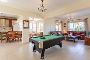 Villa Seashore One Large Private Pool Walk to Beach Sea Views A C Wifi