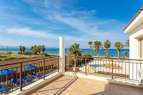 Villa Seashore One Large Private Pool Walk to Beach Sea Views A C Wifi