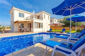Villa Seashore One Large Private Pool Walk to Beach Sea Views A C Wifi