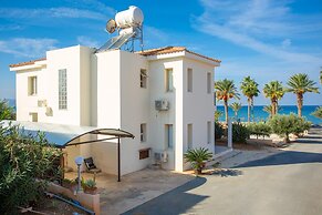Villa Seashore One Large Private Pool Walk to Beach Sea Views A C Wifi