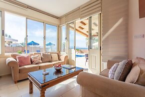 Villa Seashore One Large Private Pool Walk to Beach Sea Views A C Wifi