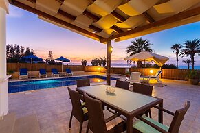 Villa Seashore One Large Private Pool Walk to Beach Sea Views A C Wifi