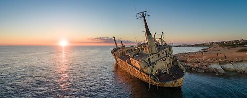 Villa Seashore One Large Private Pool Walk to Beach Sea Views A C Wifi