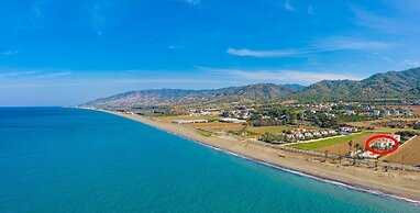 Villa Seashore One Large Private Pool Walk to Beach Sea Views A C Wifi