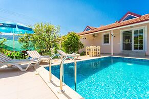 Villa Duman 2 Private Pool A C Wifi Car Not Required - 3165