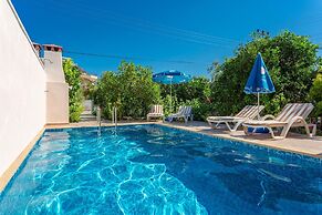 Villa Duman 2 Private Pool A C Wifi Car Not Required - 3165