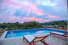 Vatsa Beach Villa Large Private Pool Walk to Beach Sea Views A C Wifi 
