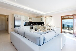 Villa Frosso Large Private Pool Walk to Beach Sea Views A C Wifi Car N