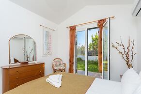 Villa Melissa Large Private Pool Walk to Beach Sea Views A C Wifi Car 