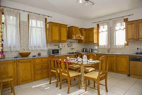 Villa Minoas Large Private Pool Walk to Beach Sea Views A C Wifi Eco-f