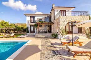 Villa Minoas Large Private Pool Walk to Beach Sea Views A C Wifi Eco-f