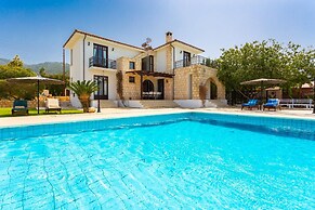 Villa Minoas Large Private Pool Walk to Beach Sea Views A C Wifi Eco-f