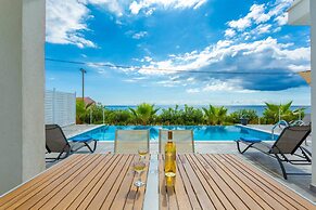 Villa Seashell Large Private Pool Walk to Beach Sea Views A C Wifi Eco