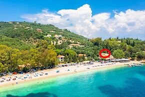 Villa Nikolakis, Kerasia, on the beach