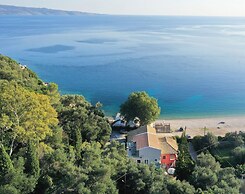 Villa Nikolakis, Kerasia, on the beach