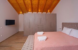 Villa Nikolakis, Kerasia, on the beach