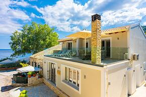 Villa Nikolakis, Kerasia, on the beach
