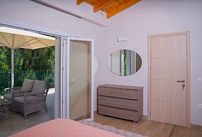 Villa Nikolakis, Kerasia, on the beach