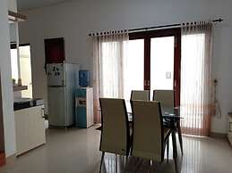 Omah Dixy Family Homestay by FH Stay