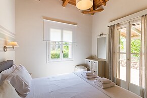 Lithos Stoupa Villas