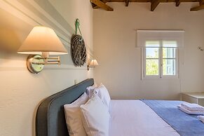 Lithos Stoupa Villas