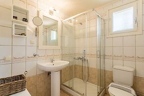 Lithos Stoupa Villas