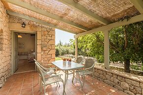 Lithos Stoupa Villas