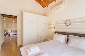 Lithos Stoupa Villas