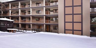 Newly Remodeled Condo Wren 201 with Creekside Views of Vail Mountain b