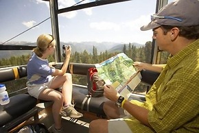 Newly Remodeled Condo Wren 201 with Creekside Views of Vail Mountain b