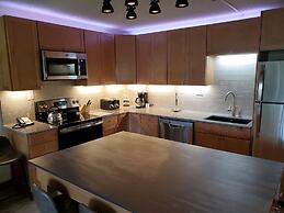 Newly Remodeled Condo Wren 201 with Creekside Views of Vail Mountain b