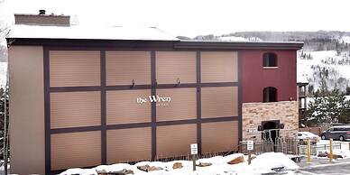 Newly Remodeled Condo Wren 201 with Creekside Views of Vail Mountain b