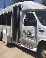 Newly Remodeled Condo Wren 201 with Creekside Views of Vail Mountain b