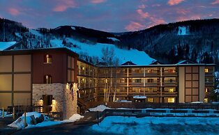 Newly Remodeled Condo Wren 201 with Creekside Views of Vail Mountain b