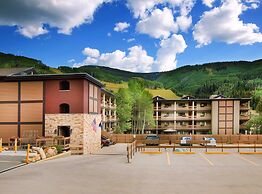 Newly Remodeled Condo Wren 201 with Creekside Views of Vail Mountain b