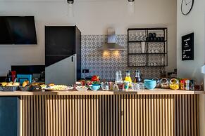 Bed and Breakfast Sky